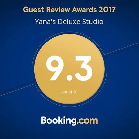 Yana's Deluxe Studio Apartment